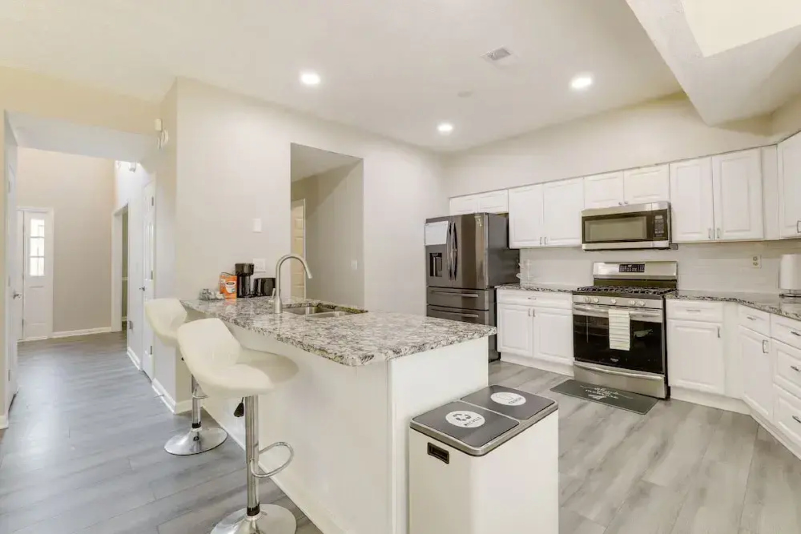 Sunny Lithonia Home ~ 7 Mi to Stone Mountain Park!