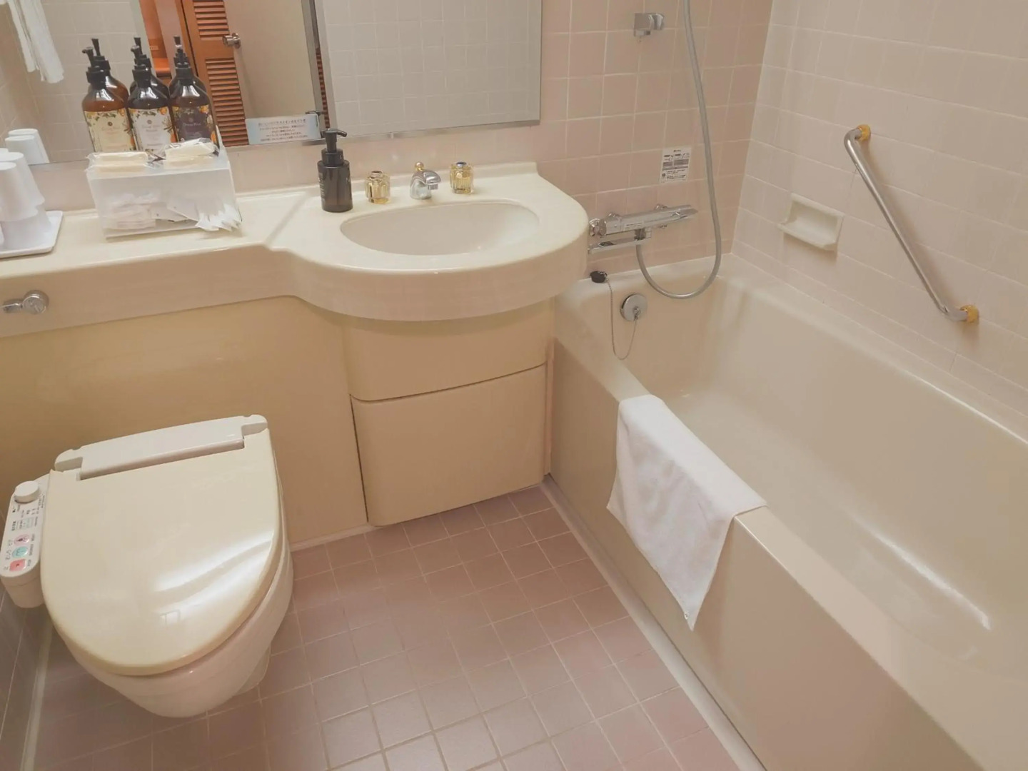 Breezbay Hotel Resort and Spa