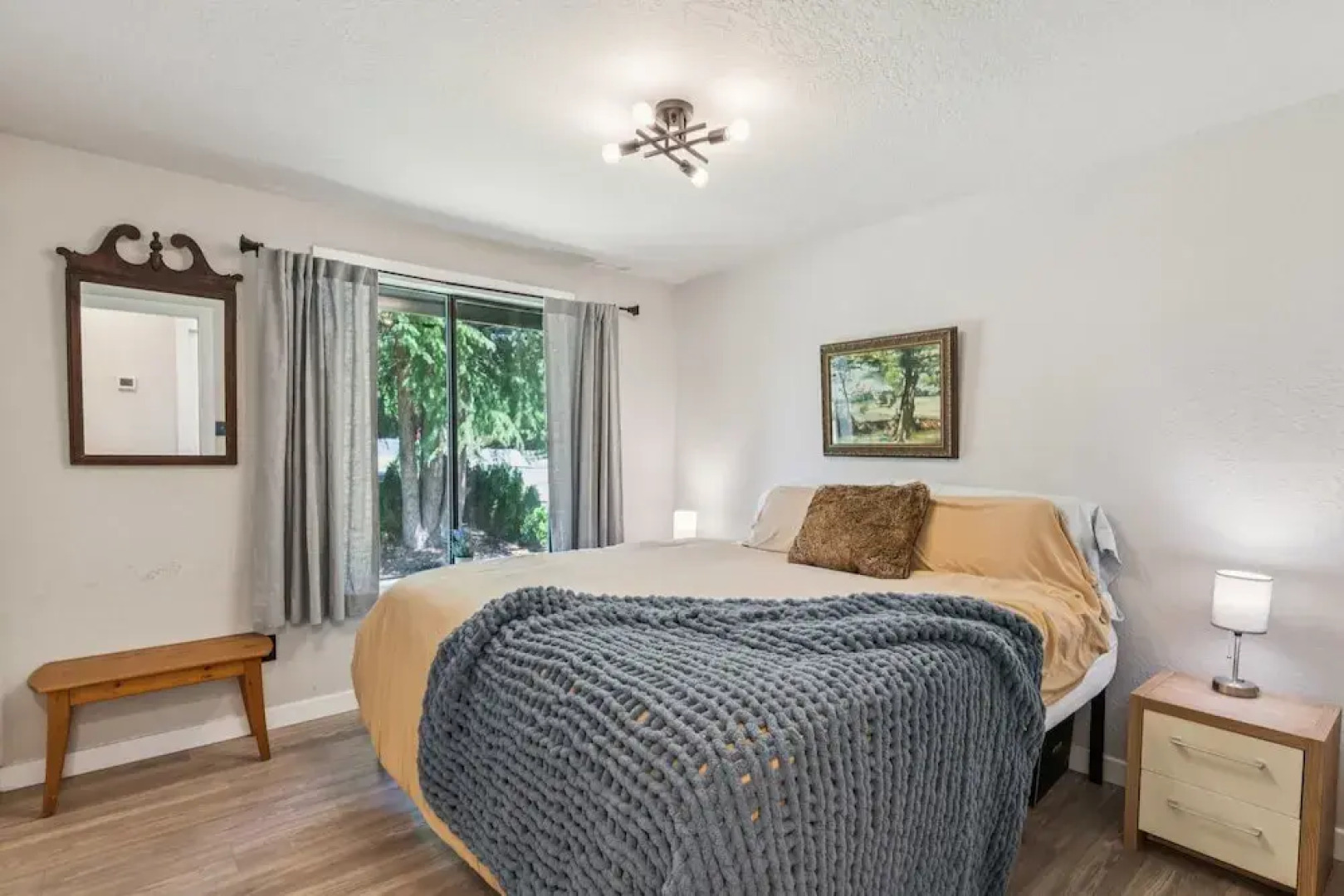 Modern Forest Escape Near Hikes & Lake 6 Bedroom Home