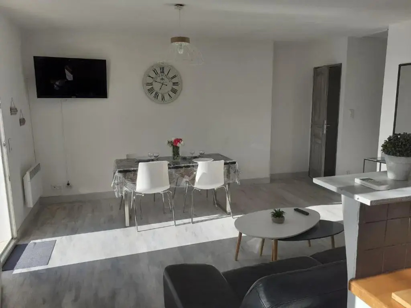 La maison de Manon, 4-5personnes, 75m2, centre village, jardin et wifi