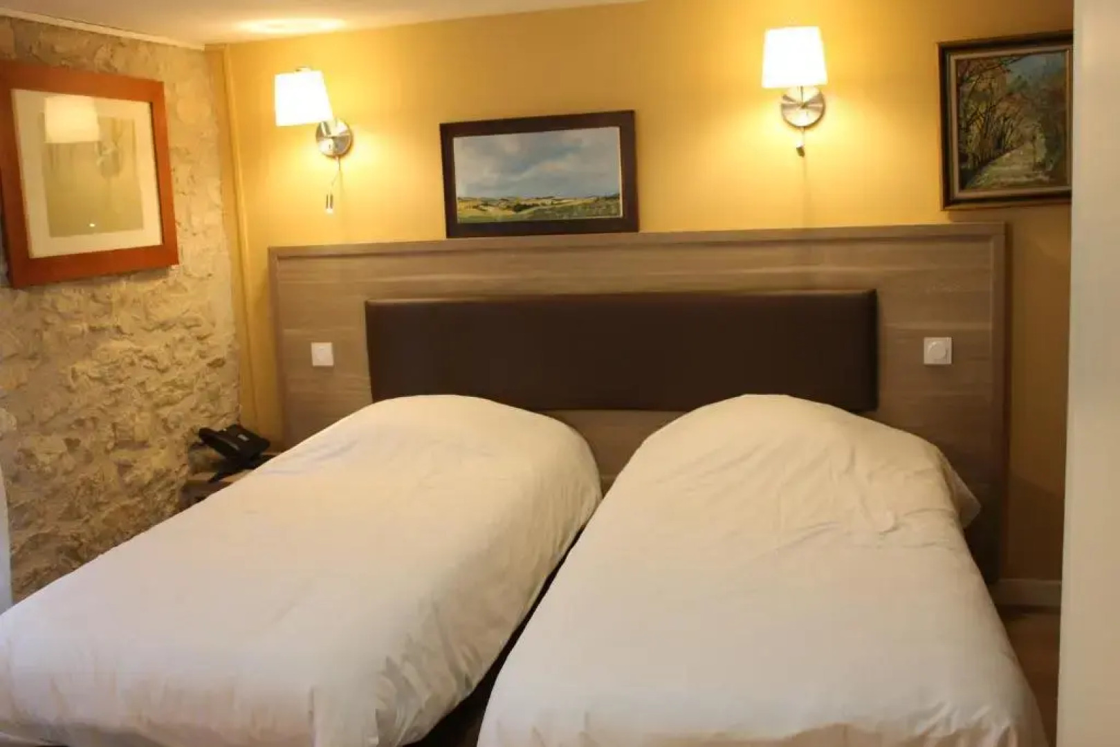 Logis Hotels  Auberge De La Tour   Hôtel Et Restaurant