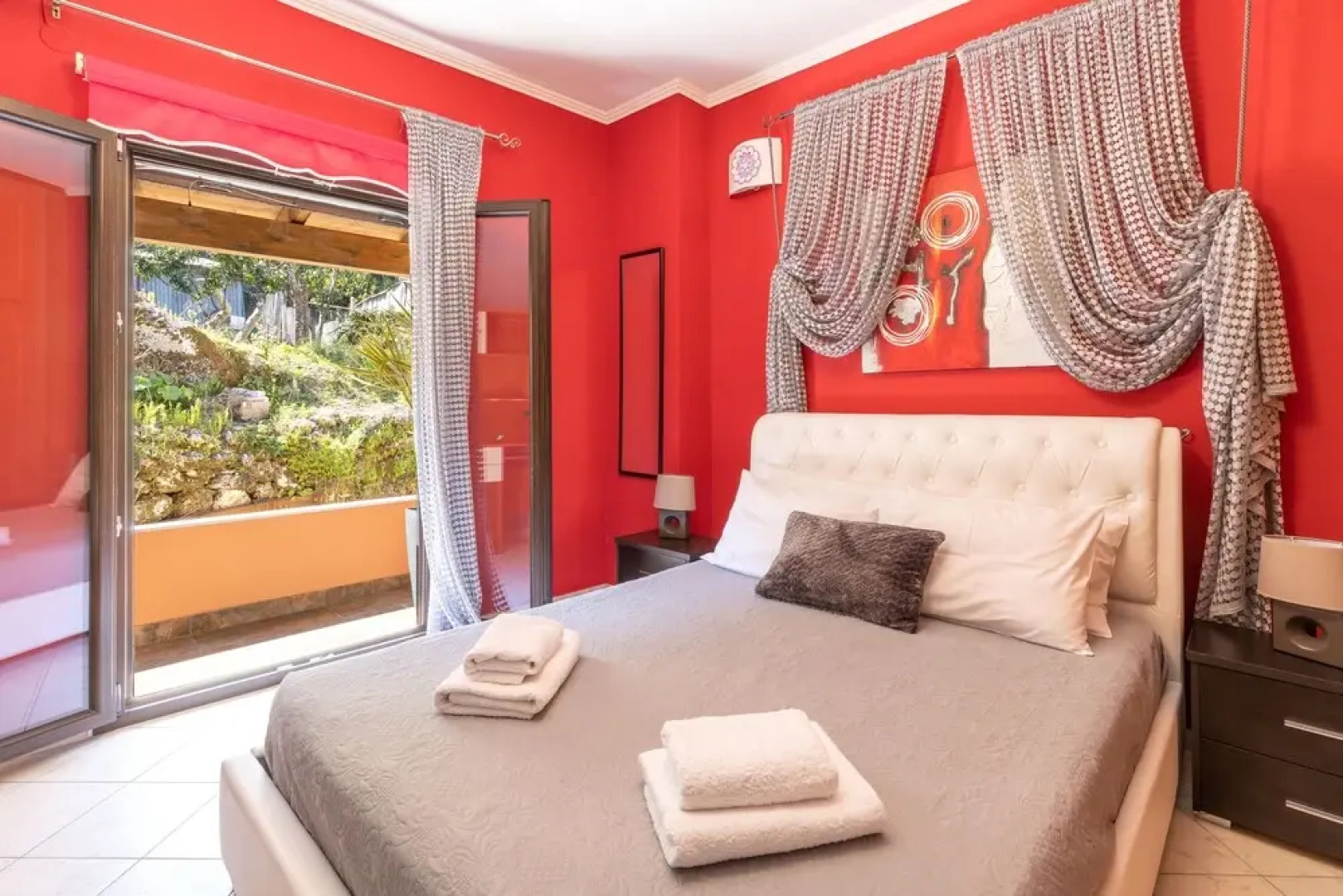 The Hillside Family Apartment