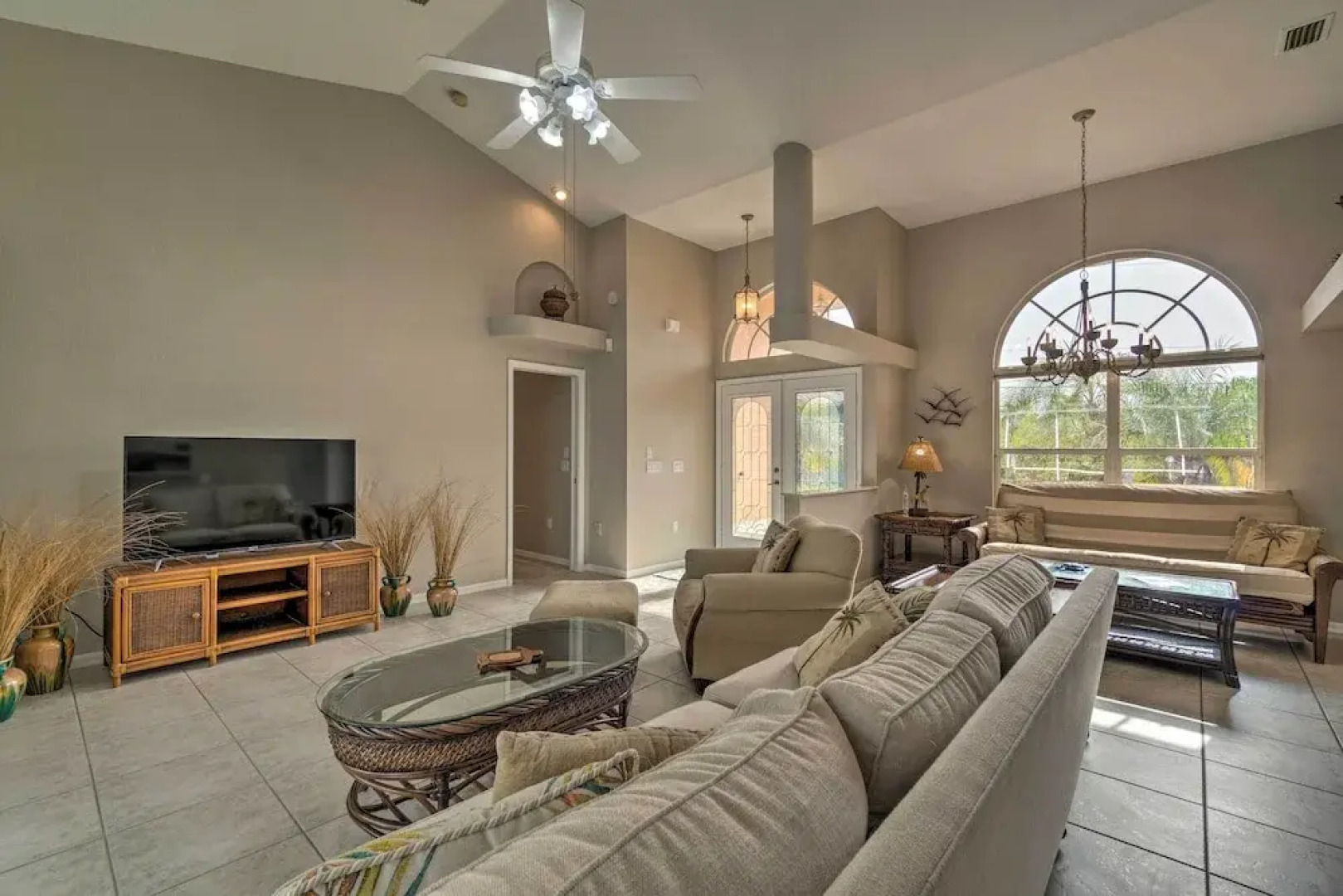 Punta Gorda Hub w/ Pool, 2 Miles to Peace River!