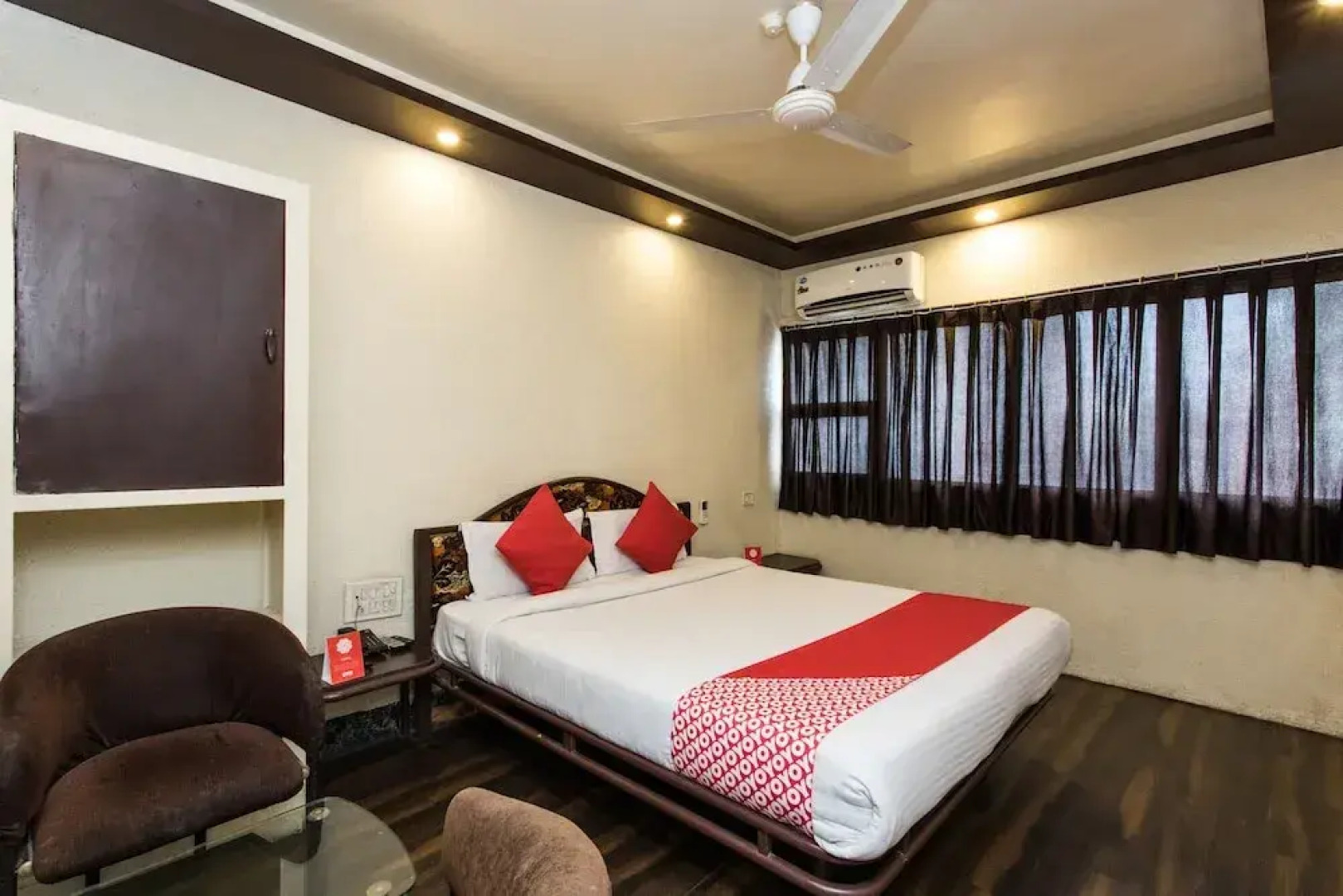 Oyo 35832 Gurukripa Inn