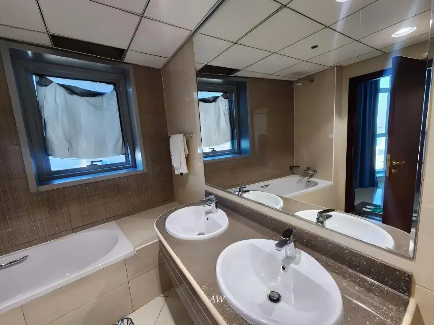 Awesome 2 bedroom apartment with beachfront