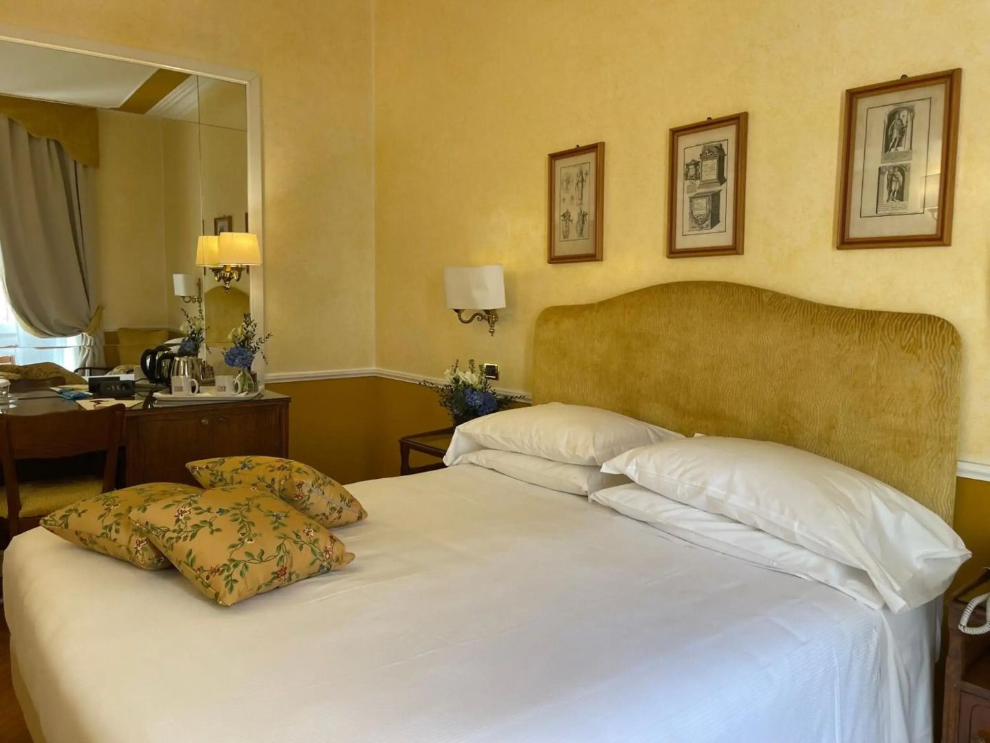 Al Khoory Executive Hotel