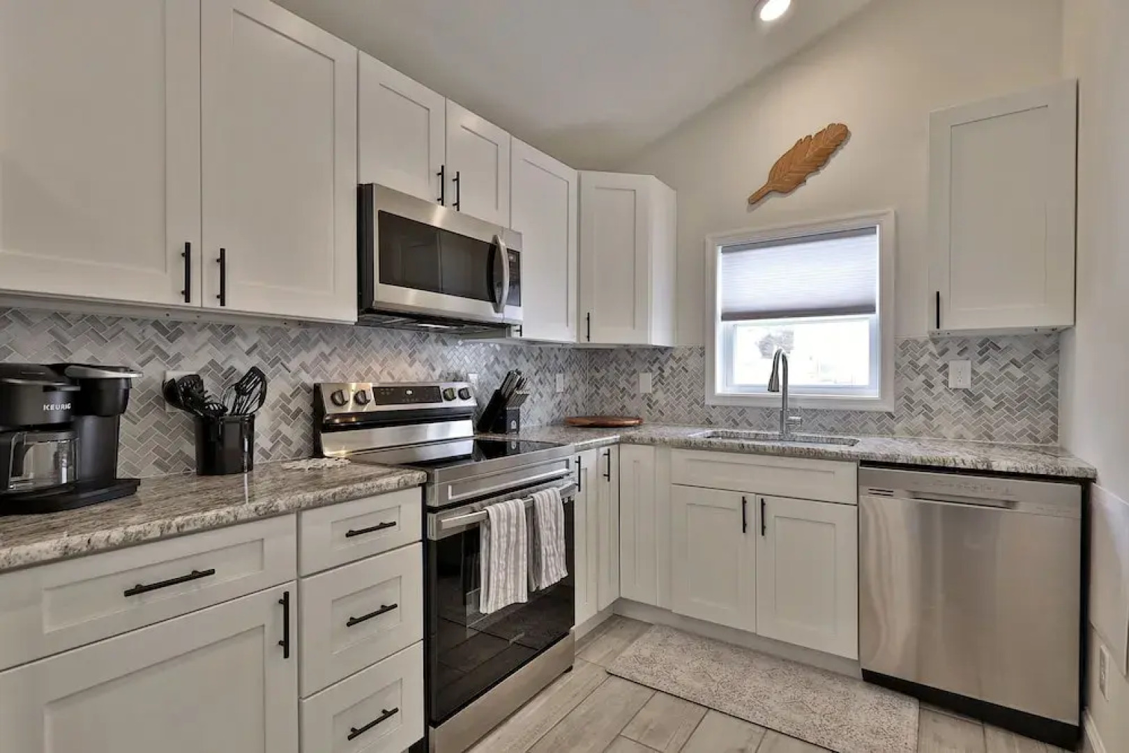 Rutland's Hidden Gem: 2 Br/1ba Renovated Home Close To Everything 2 Bedroom Home