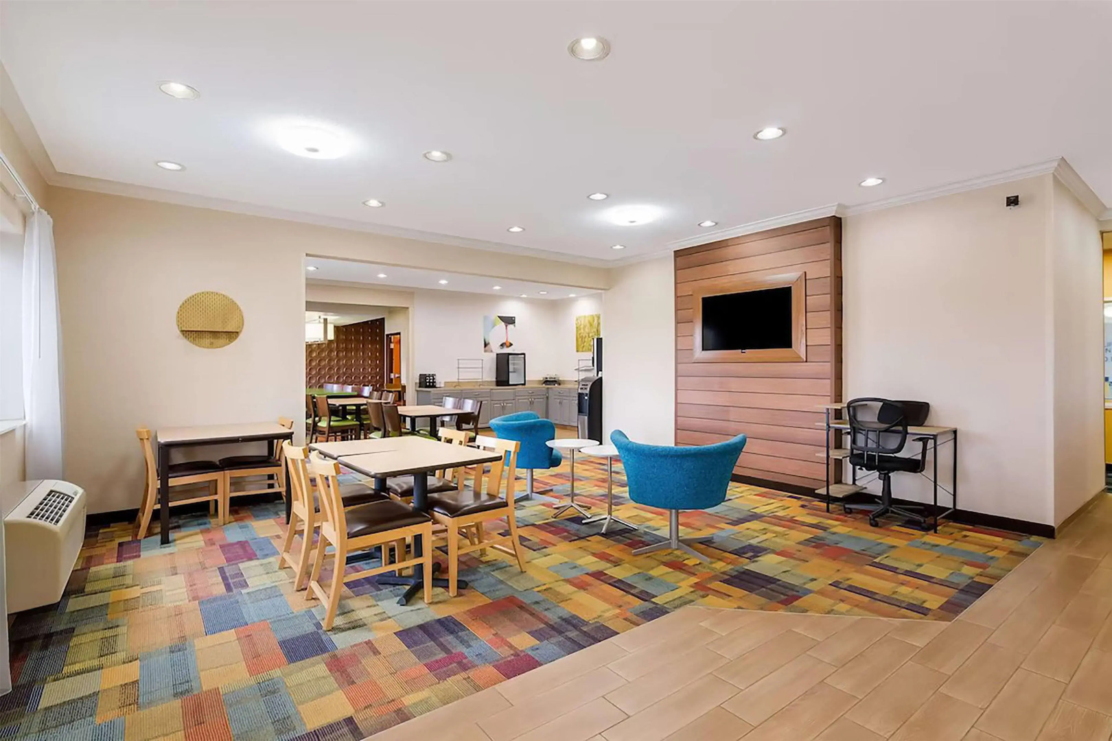 AmericInn by Wyndham Minot