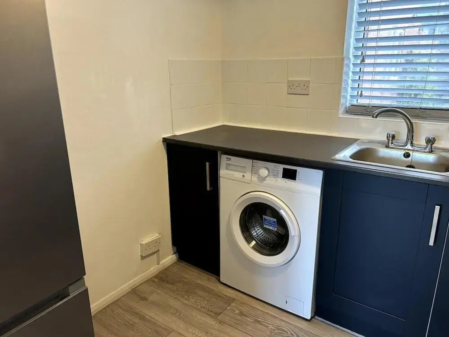 Essex 2 Bed Flat Near Station With Free Parking