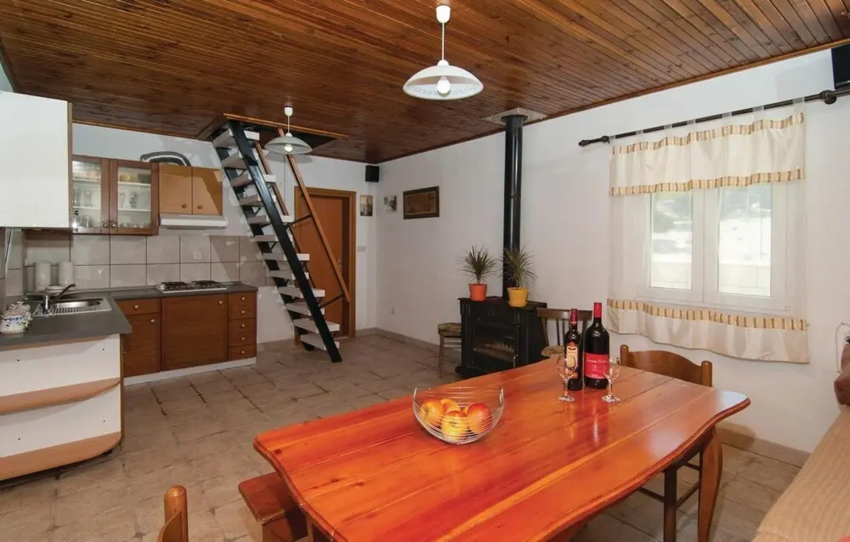 Amazing Home in Praznica With 4 Bedrooms, Wifi and Outdoor Swimming Pool