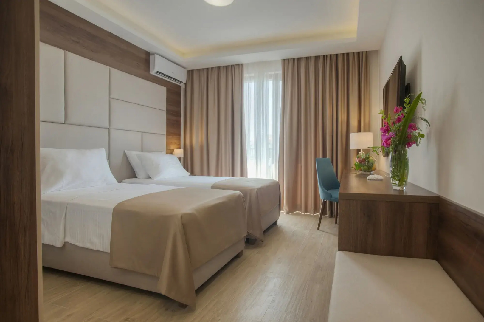 Отель Twelve by Aycon