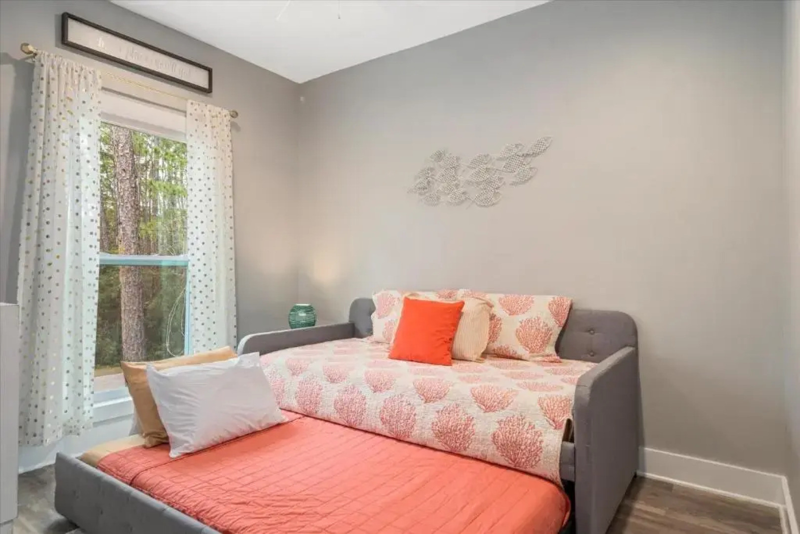 The Hummingbird House - East End Island / Pet Friendly