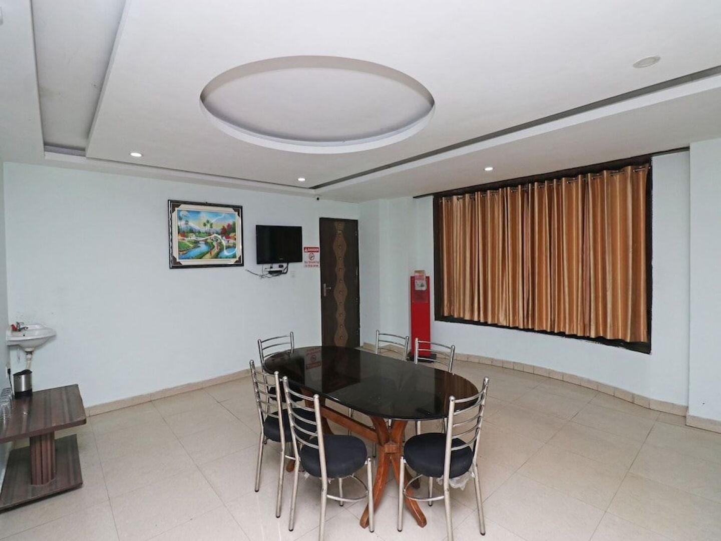 OYO Flagship 18847 Hotel Space Paradise Inn