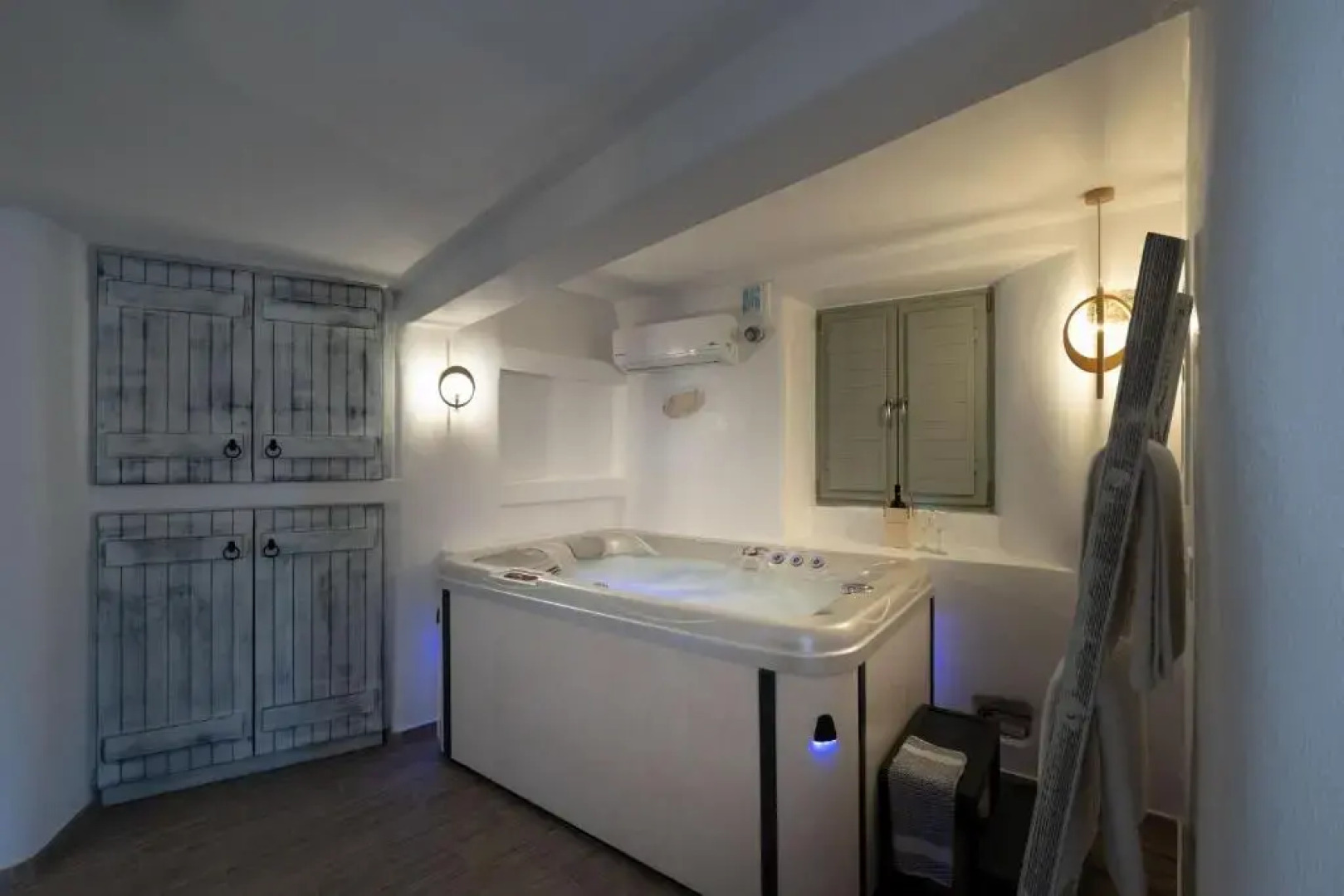 My Grandma's Deluxe Spa Suite