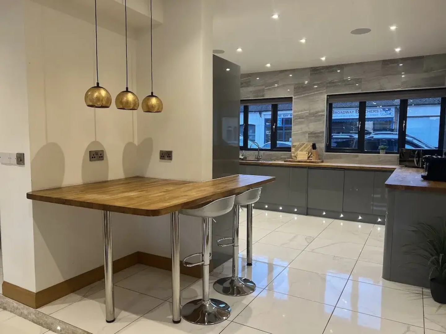 Broadway Beach Homes Airbnb With Hot tub