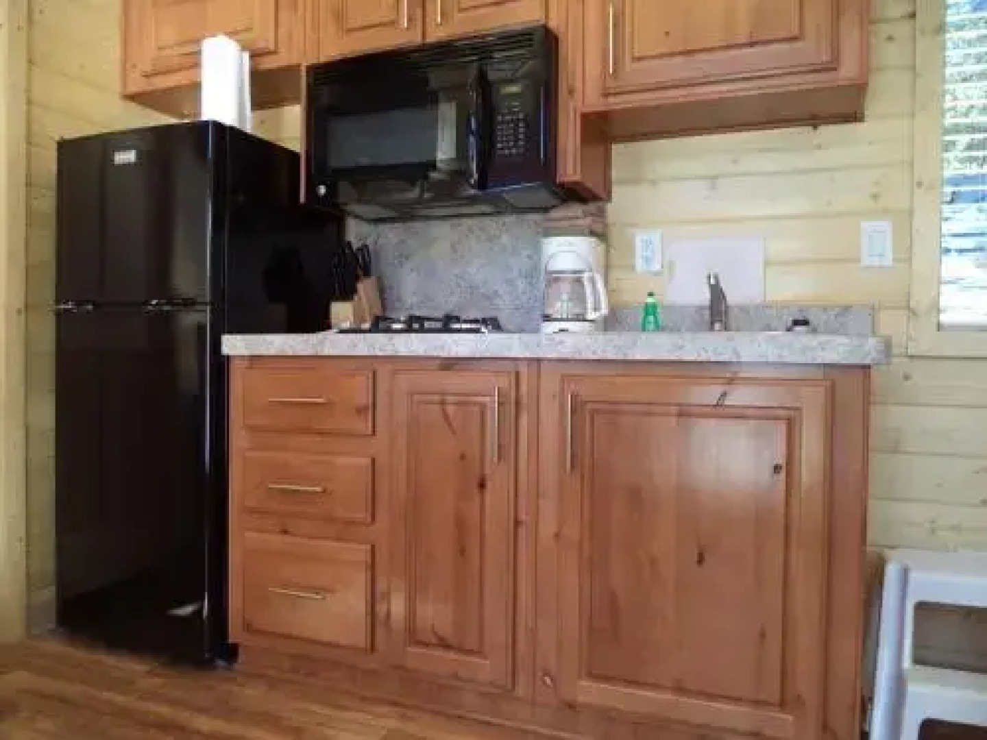 Palm Springs Camping Resort Cabin 3