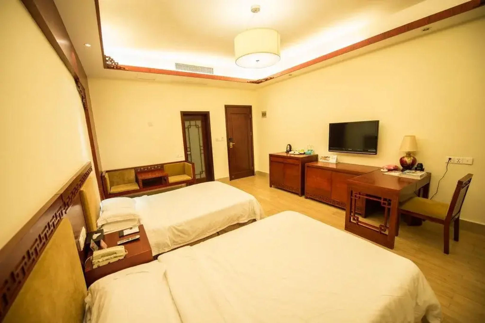 Taohuatanpan Holiday Hotel