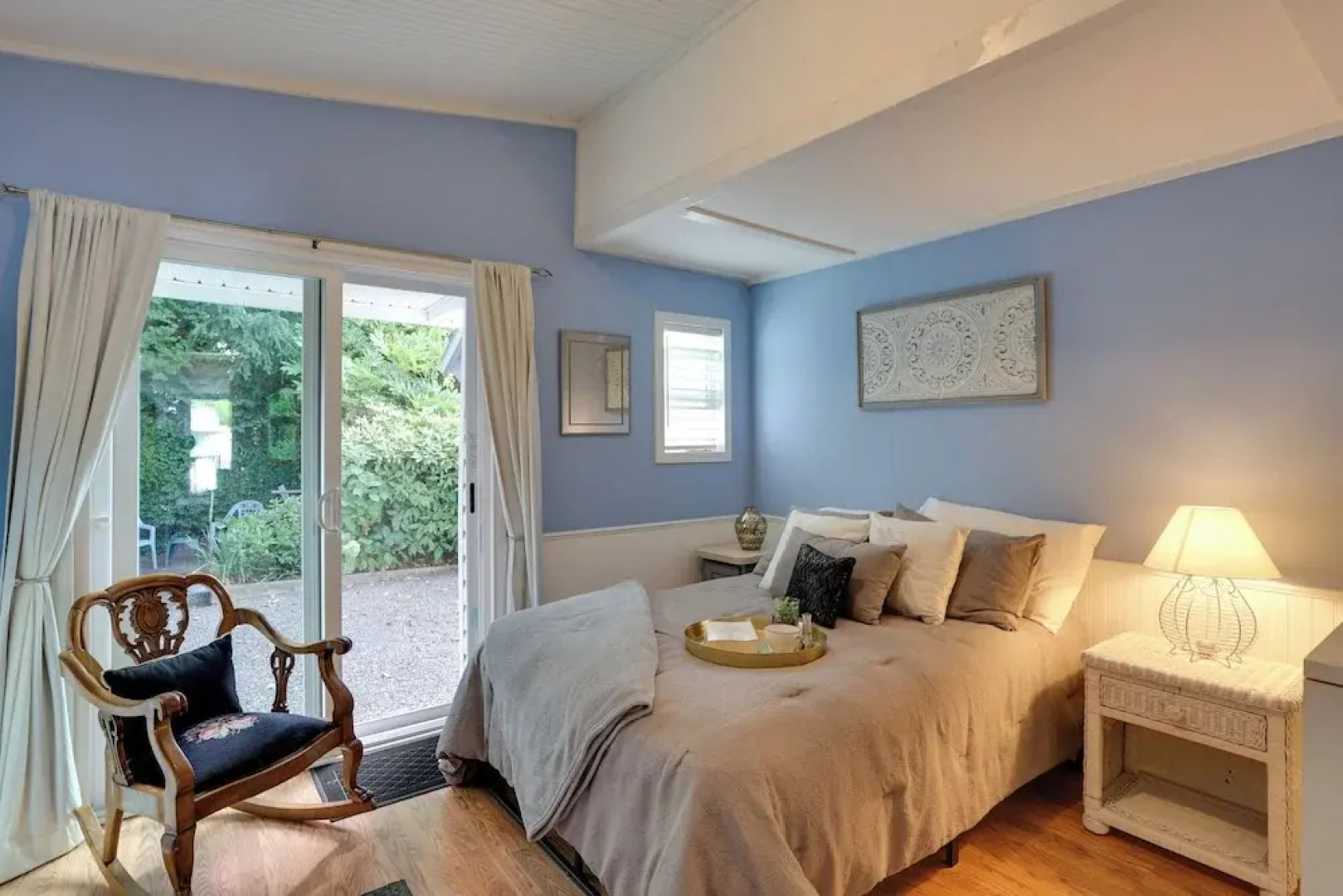 1 Mi to Birch Bay SP! Cozy Cabin w/ Pool Access