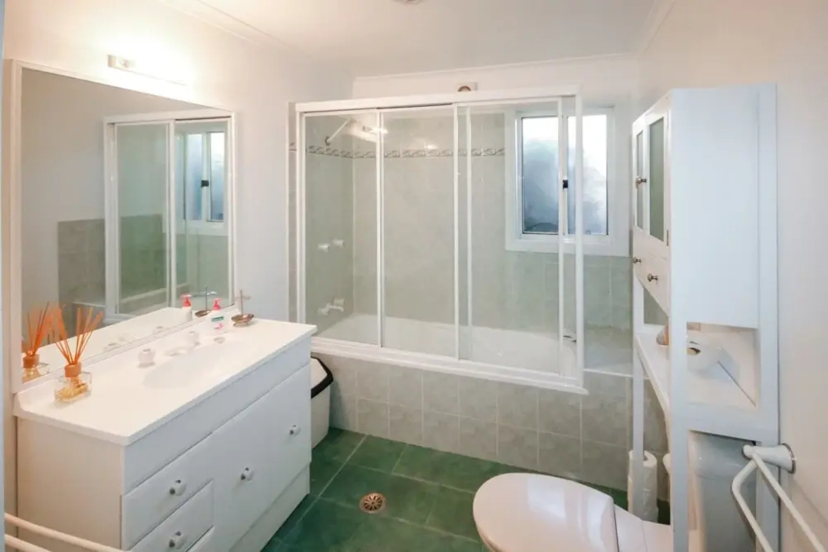 Tennerhof - Large Waterfront Home