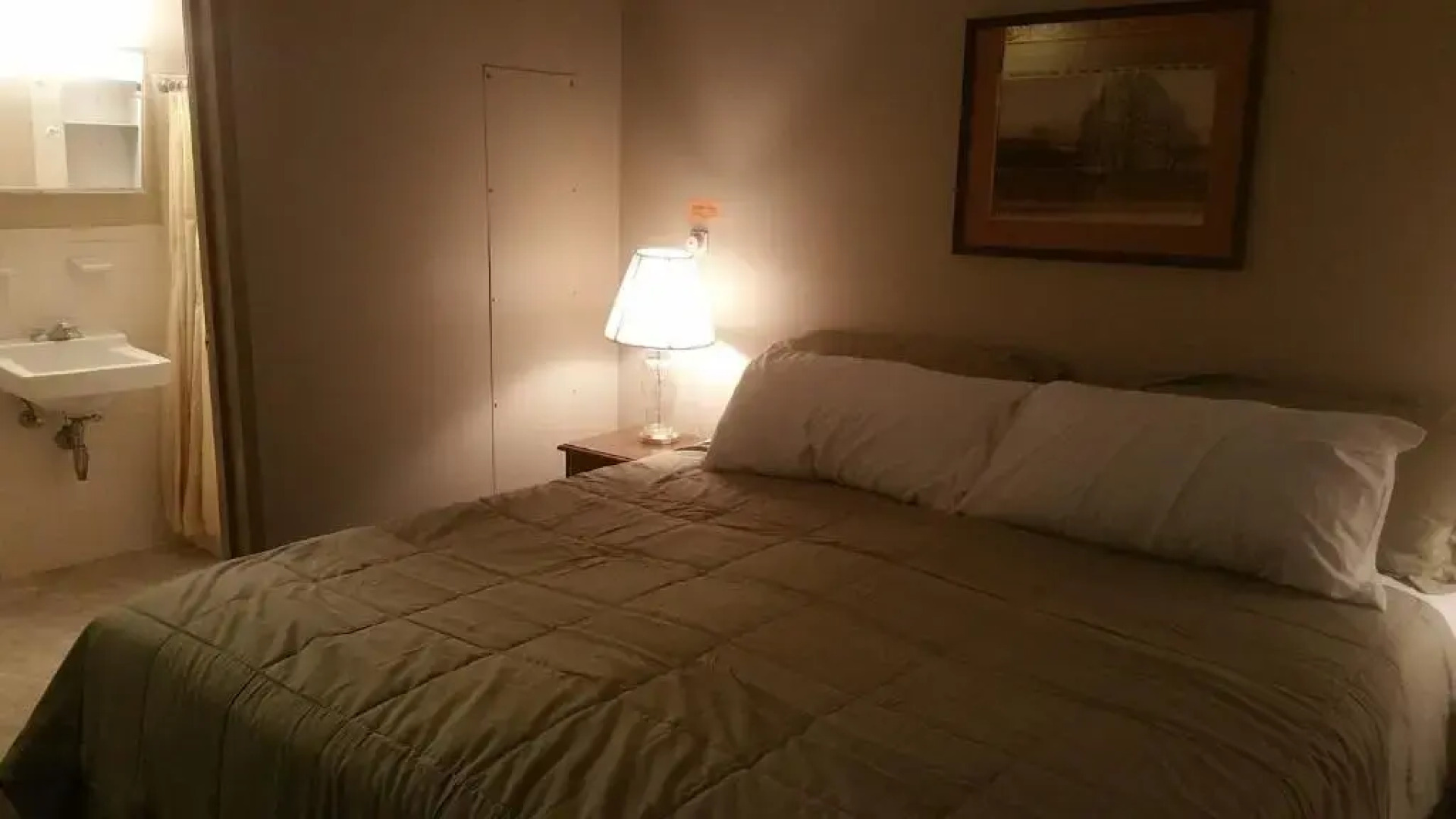 Coach Stop Inn & Tavern