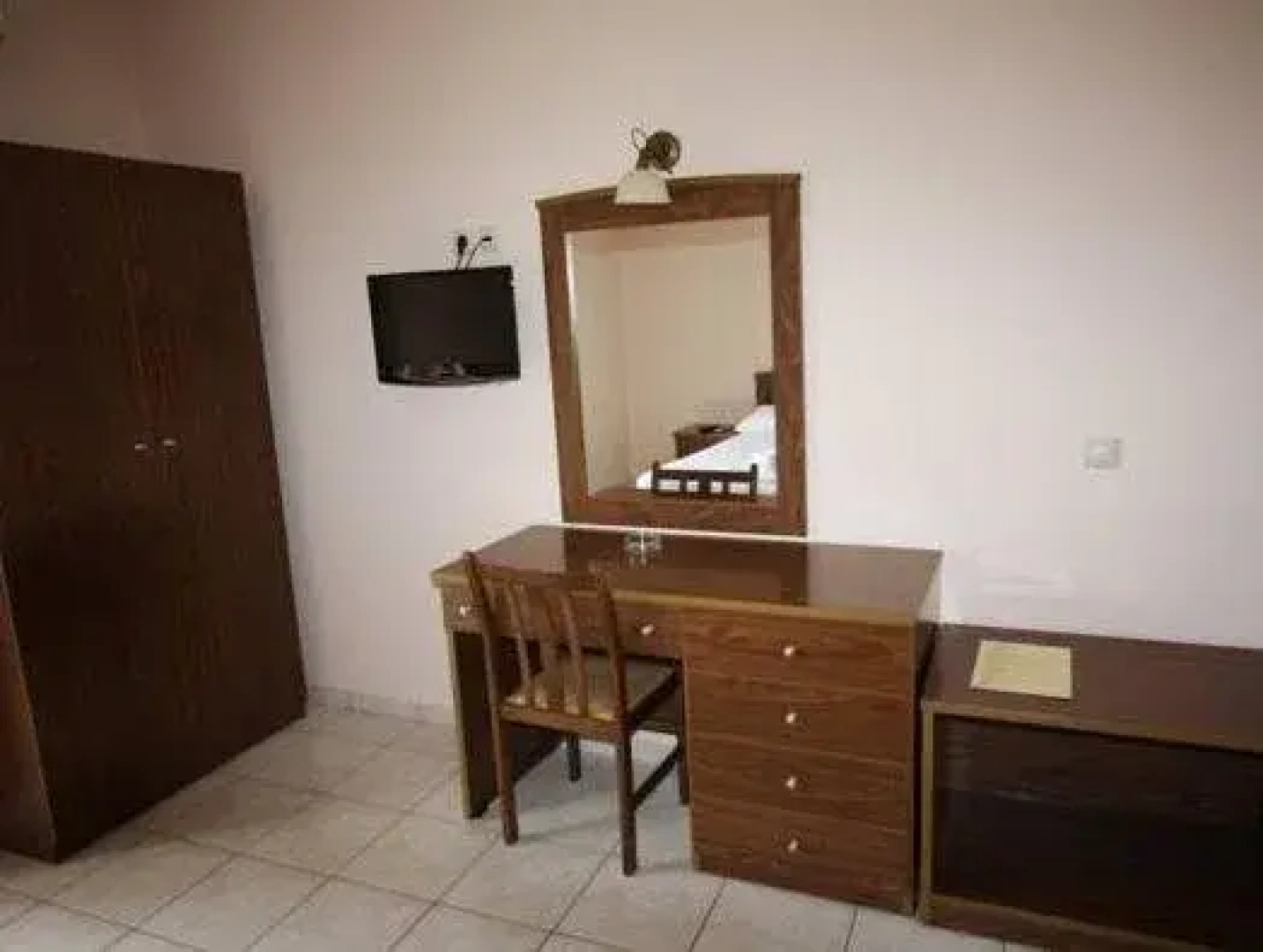 Konstantinos Hotel & Apartments