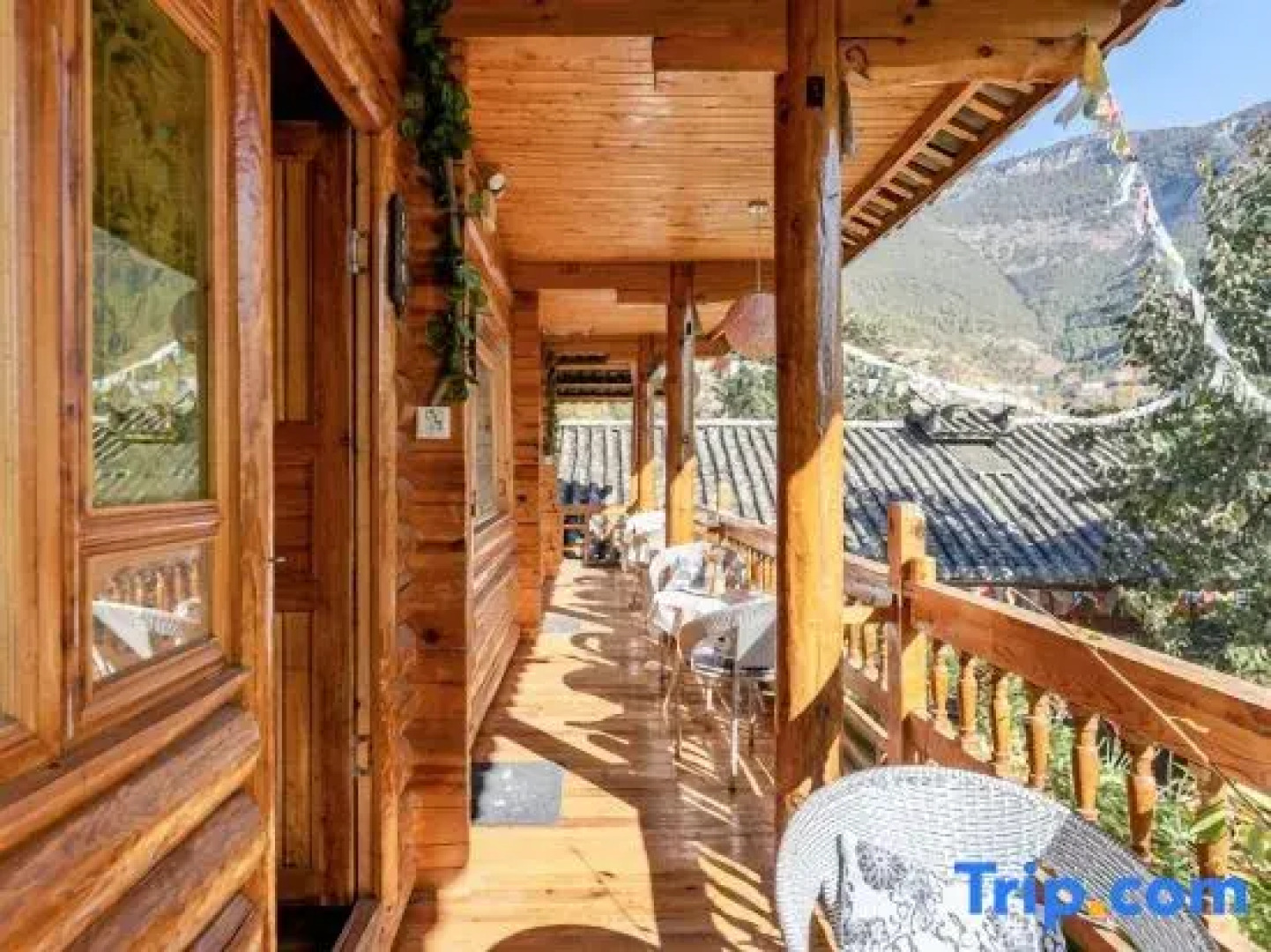 Qiuniang House Lugu Lake