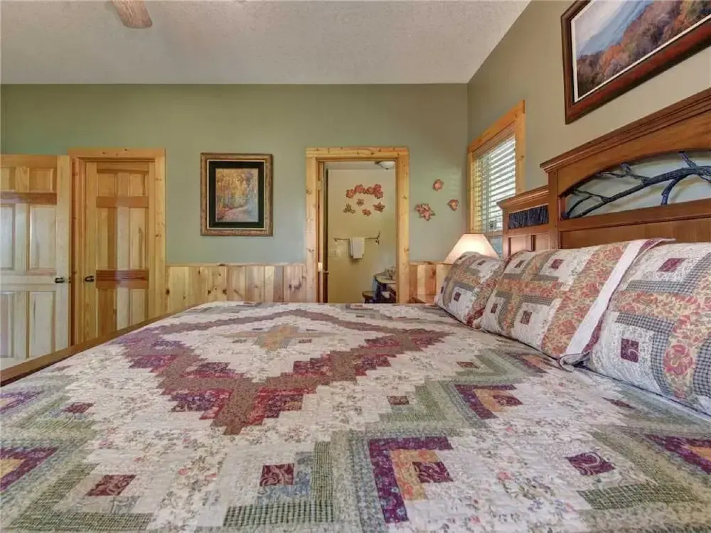 Riversound Romance 2 Bedroom Home with Hot Tub