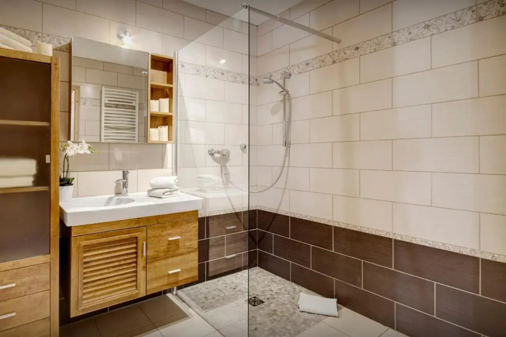 Lodge La Source OVO Network