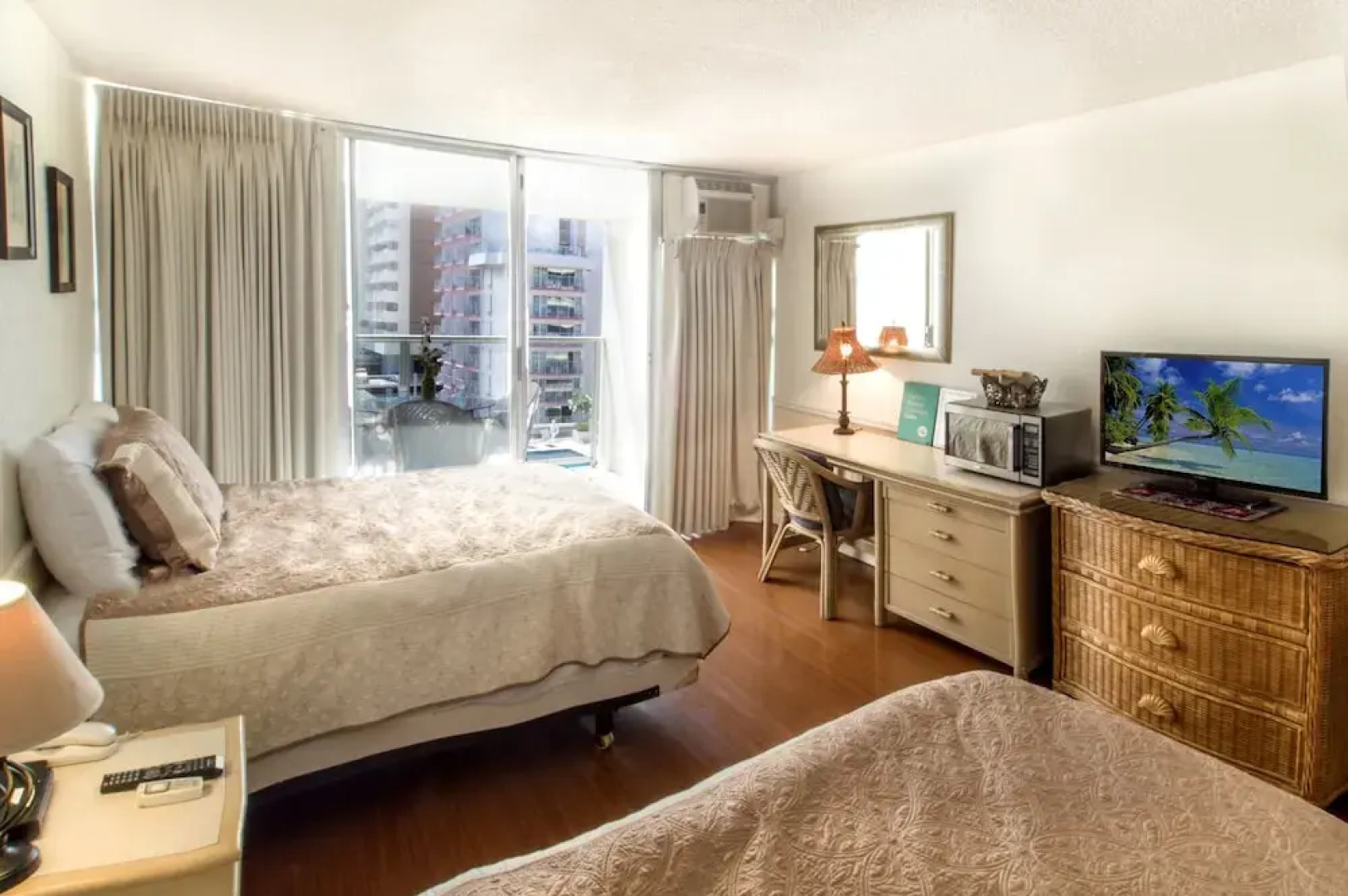 Island Colony 807 - Studio condo by RedAwning