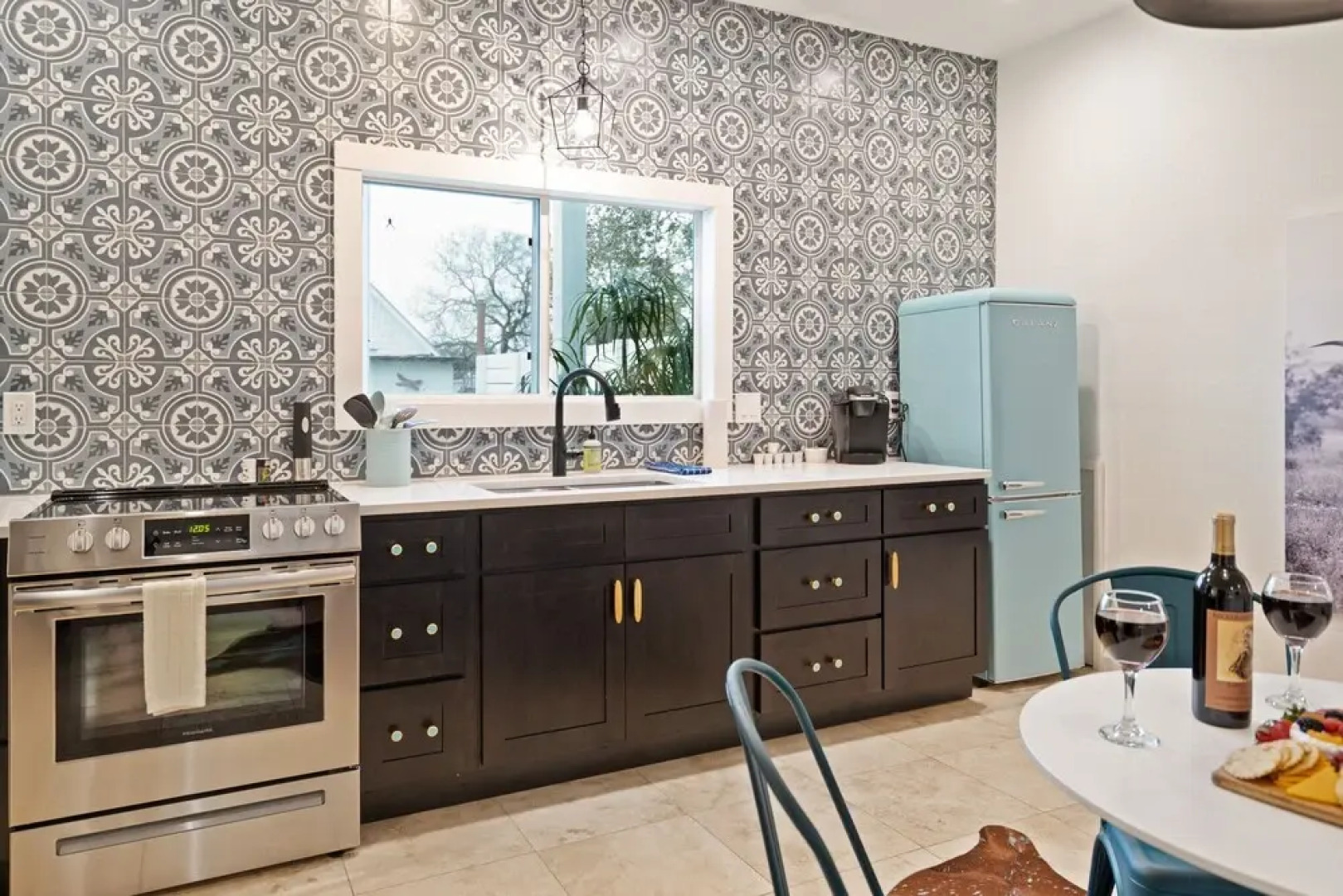 Luxury Home With Firepit Just 1mi to Arrowhead Vineyard