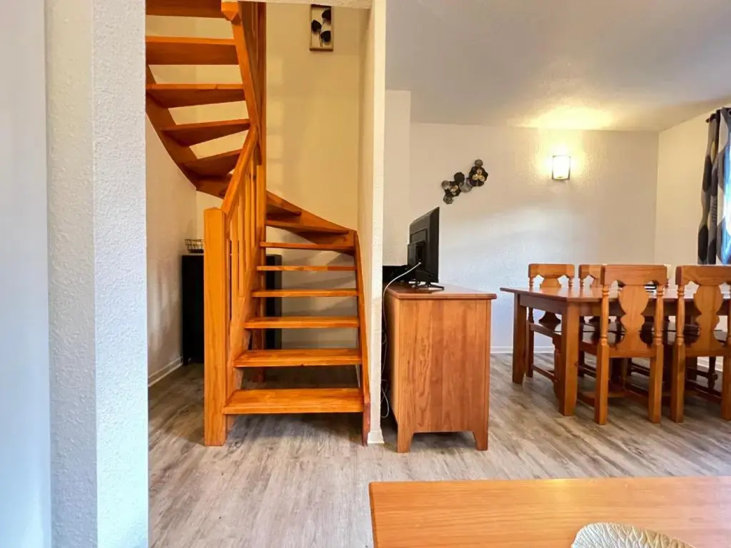 T2 + alcôve. Balcon. Parking couvert. Piscine été.