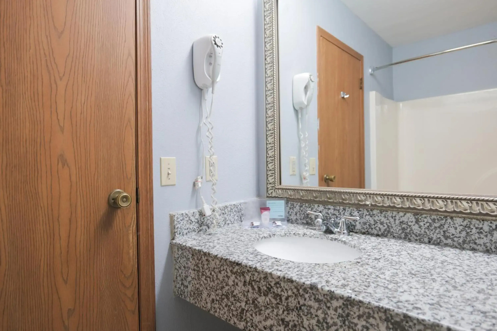 Baymont by Wyndham Flint Airport North