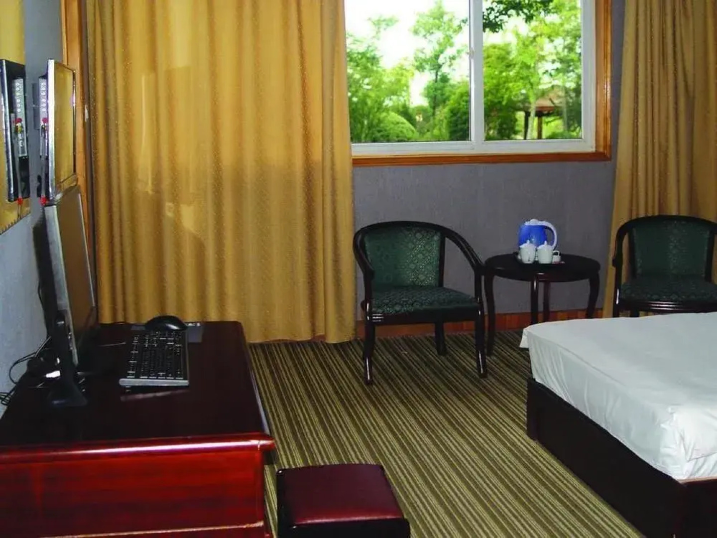 Wu Ting Long Holiday Hotel