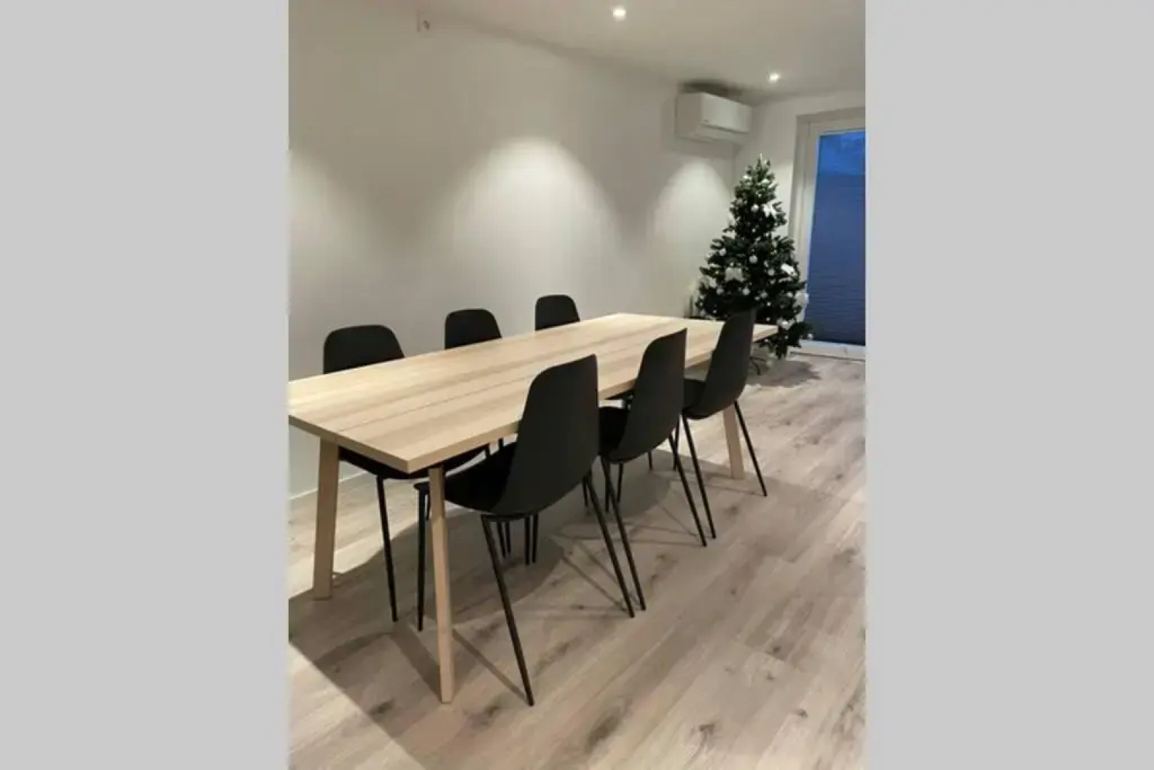 Nybygd feriebolig rett ved strand til leie!