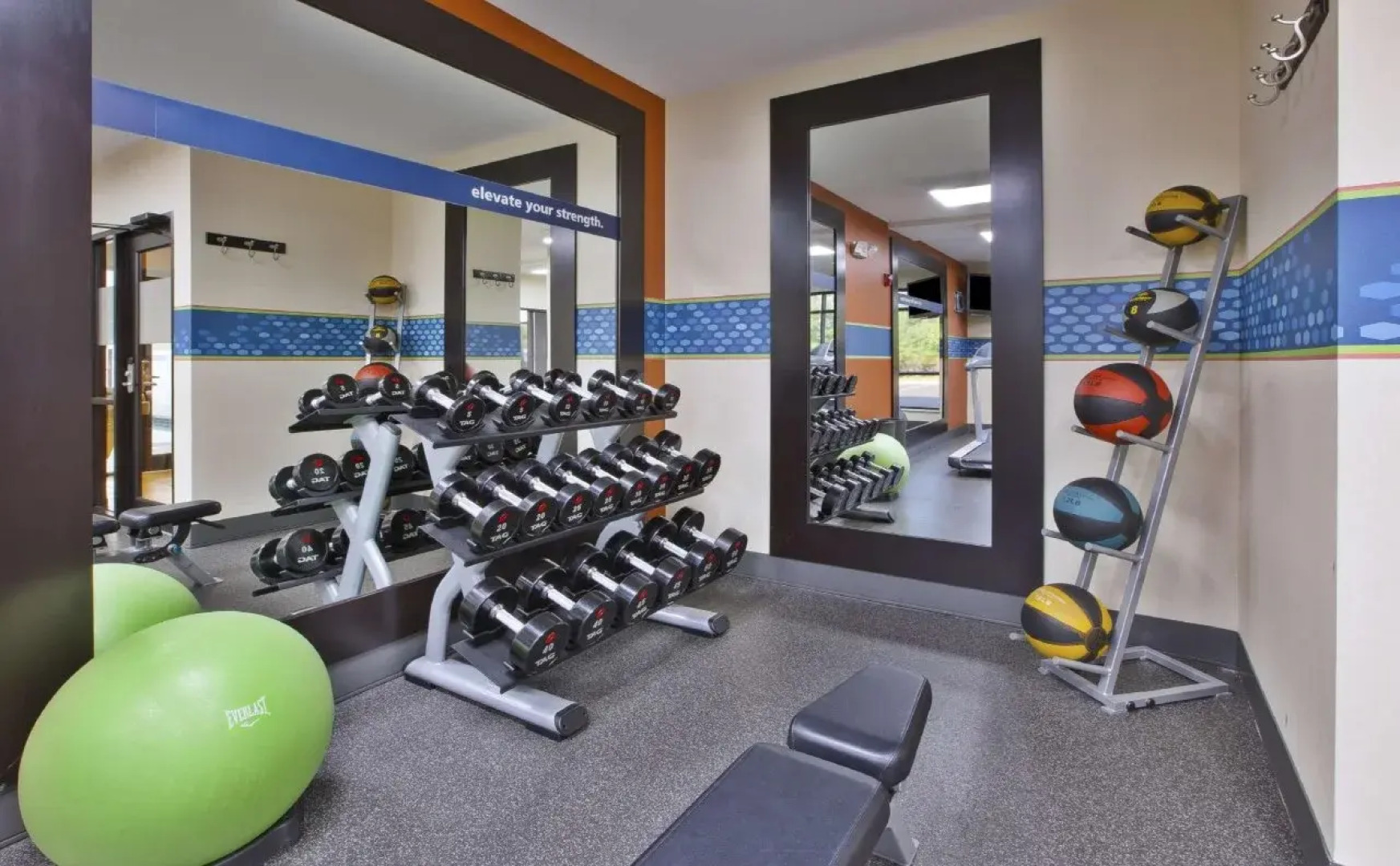 Hampton Inn Commerce Novi