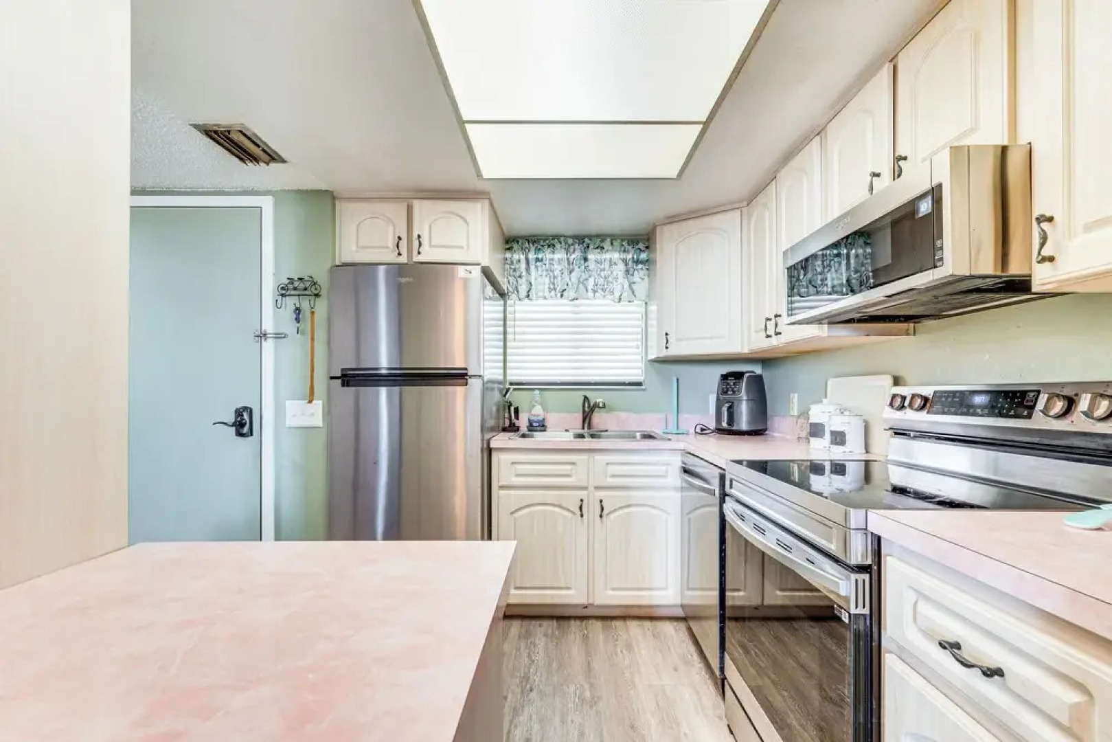 Gulf-view Condo w/ Beach Access & Patio in Hudson