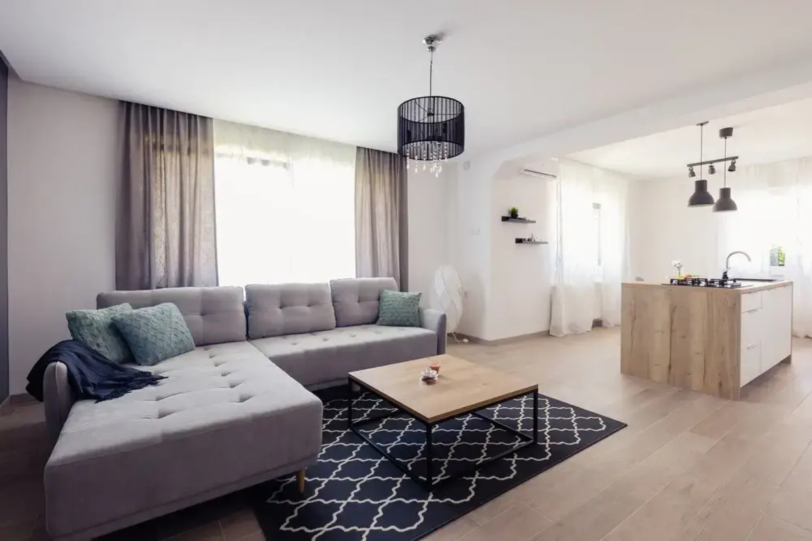 Rooms & apartments Karlo