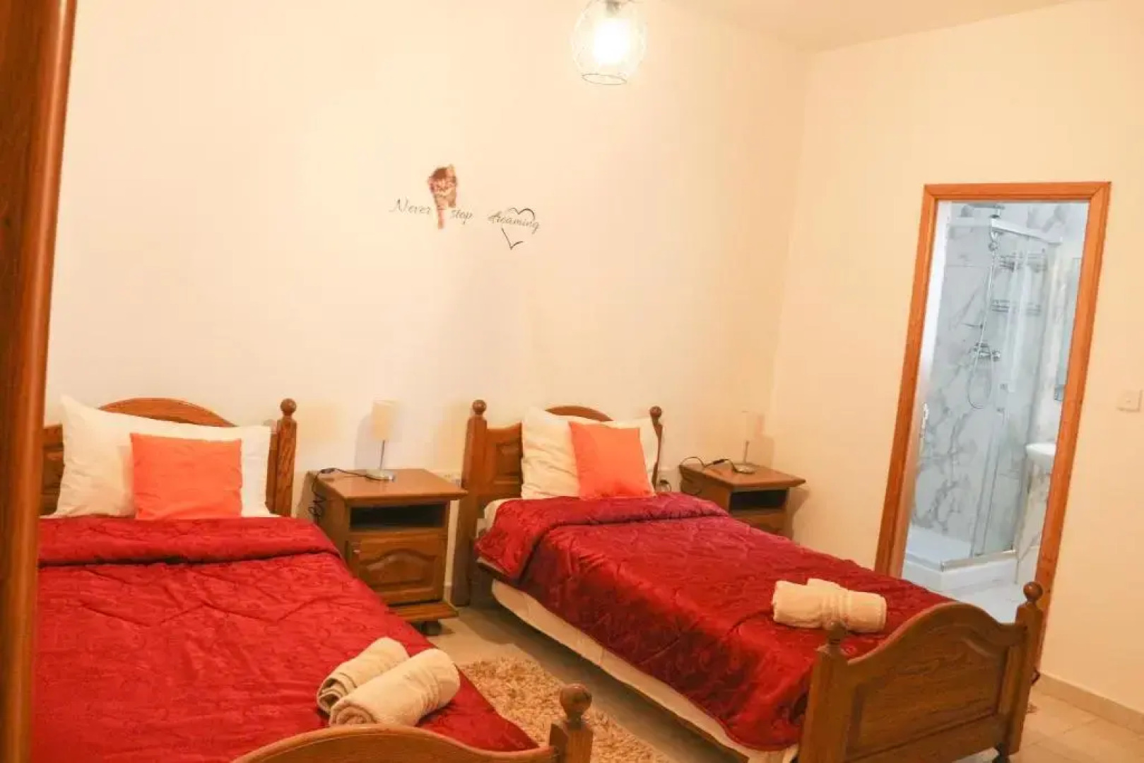 XL Central Home - Sleeps 10 people