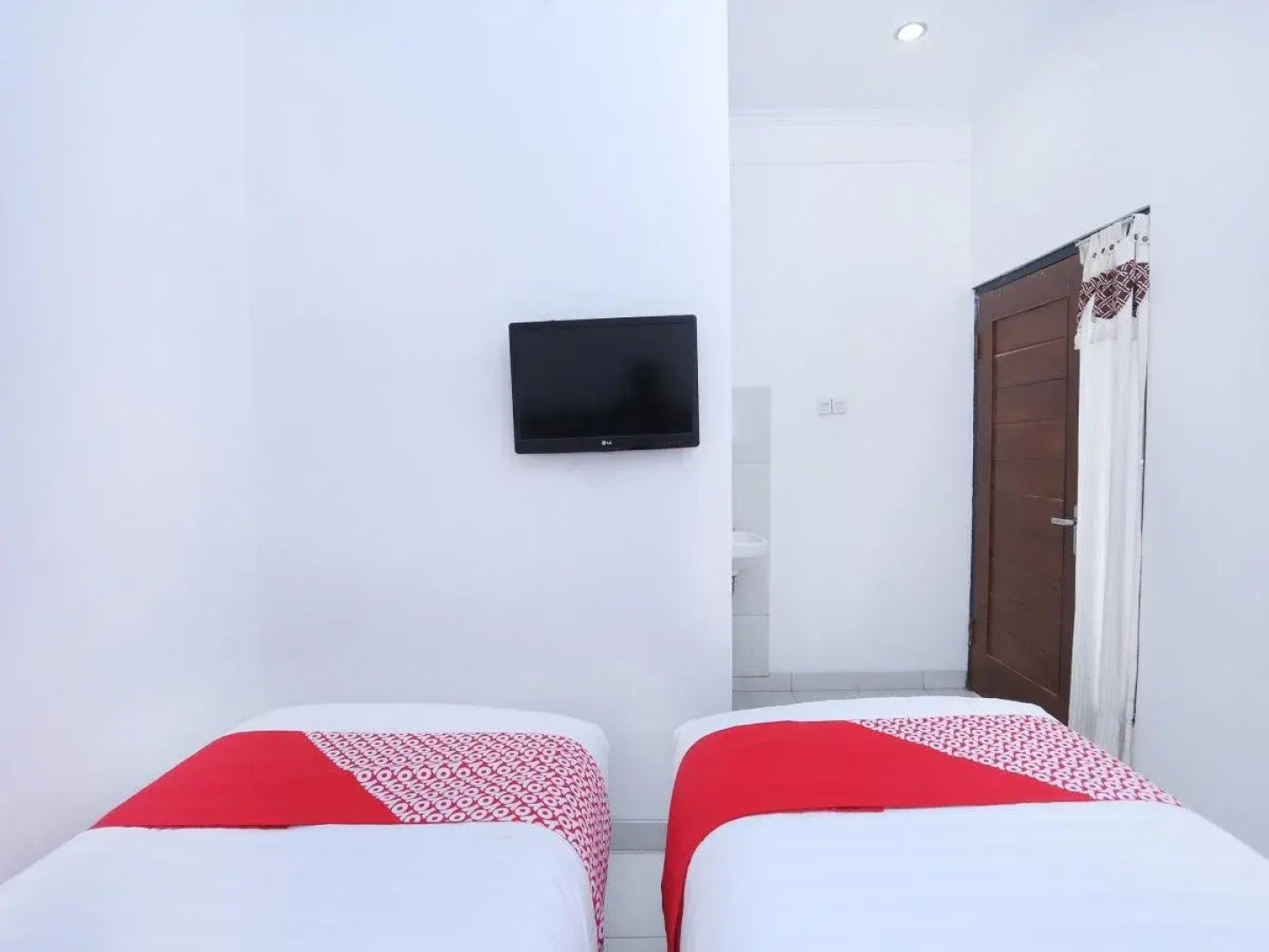 Oyo 426 Hotel Gading Resto