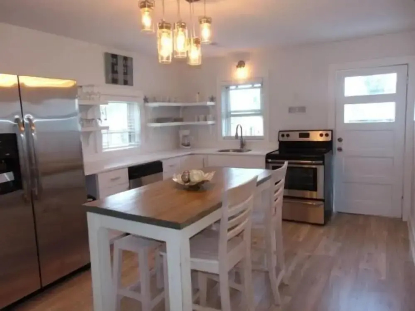 Seachelle - Fully Renovated Luxury Beach Cottage! Pet Friendly! 1 Bedroom Cottage by Redawning