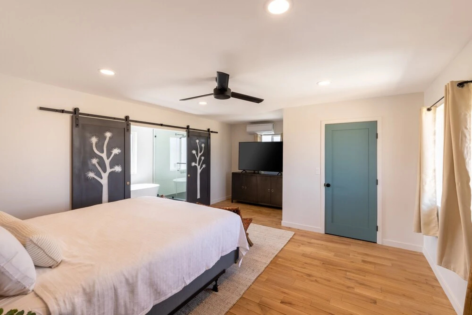 Lost Horse by Avantstay Desert Oasis w/ Mini Pool, Outdoor Entertainers Area & Huge Game Room!