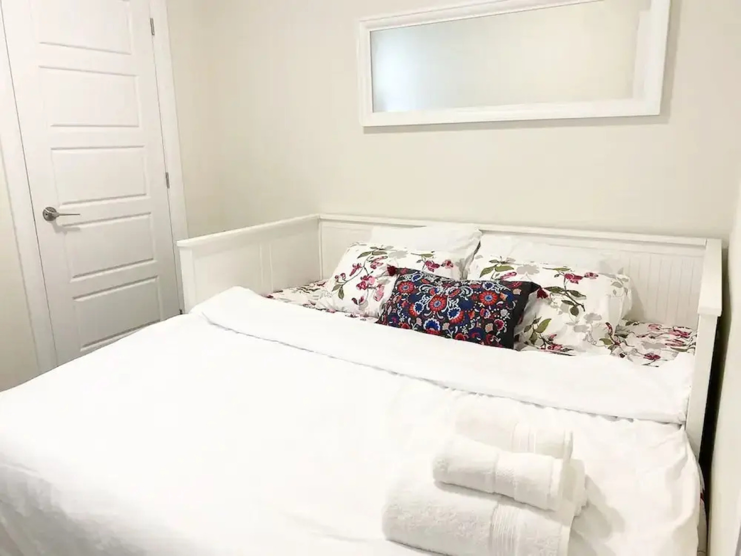 Brand New Walk Out Bsmt Apt Near Beach