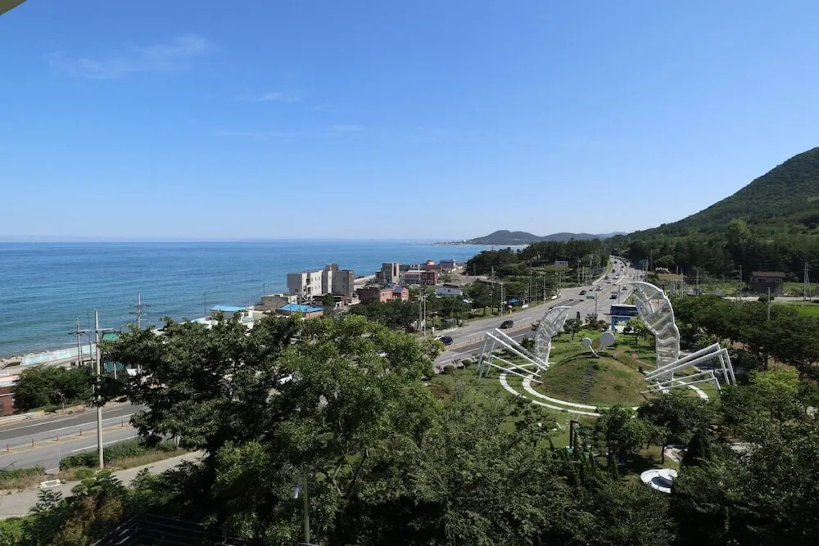 Blue Road Town Pension-Crystal