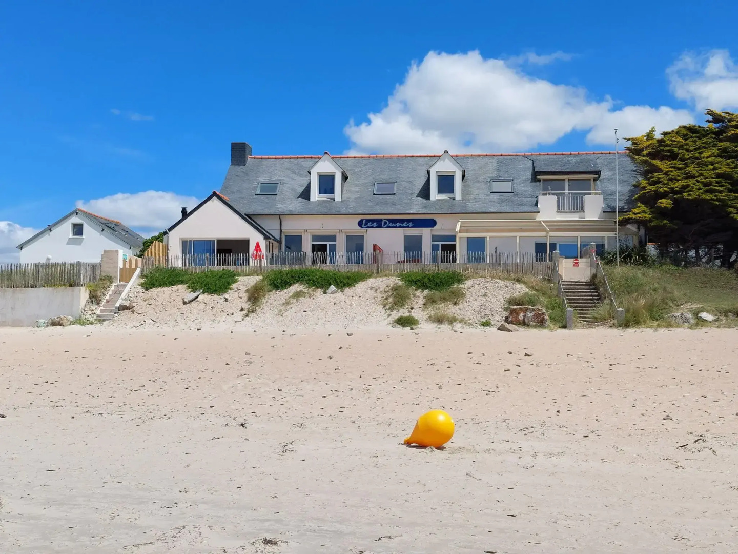 Apartment in top location, sea view, direct access to the beach, Plonévez-Porzay