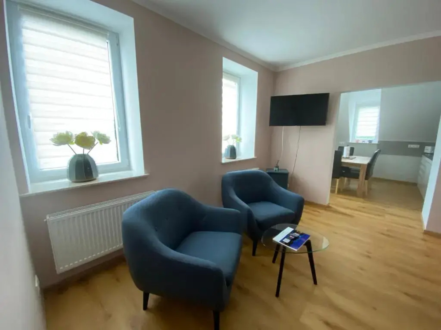 Schöne drei Raumwohnung. Hell,stilvoll, gemütlich.