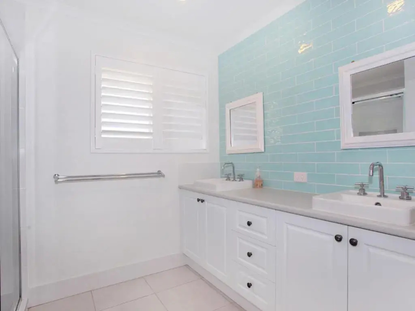 Outstanding Waterfront Hamptons Style 5 Bedroom Luxurious Home with Air Conditioning Pool and Pontoon -Bring your own boat