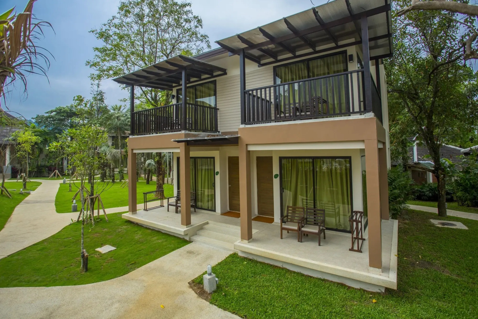 The Leaf On The Sands by Katathani