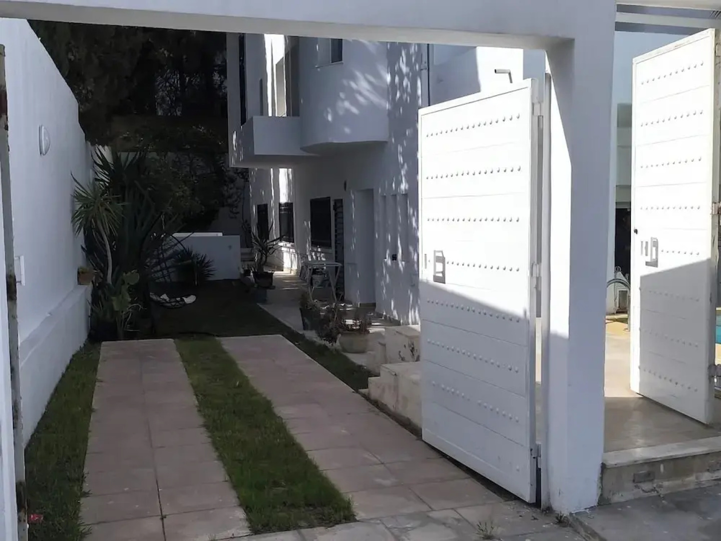 Stylish villa avec parking et piscine