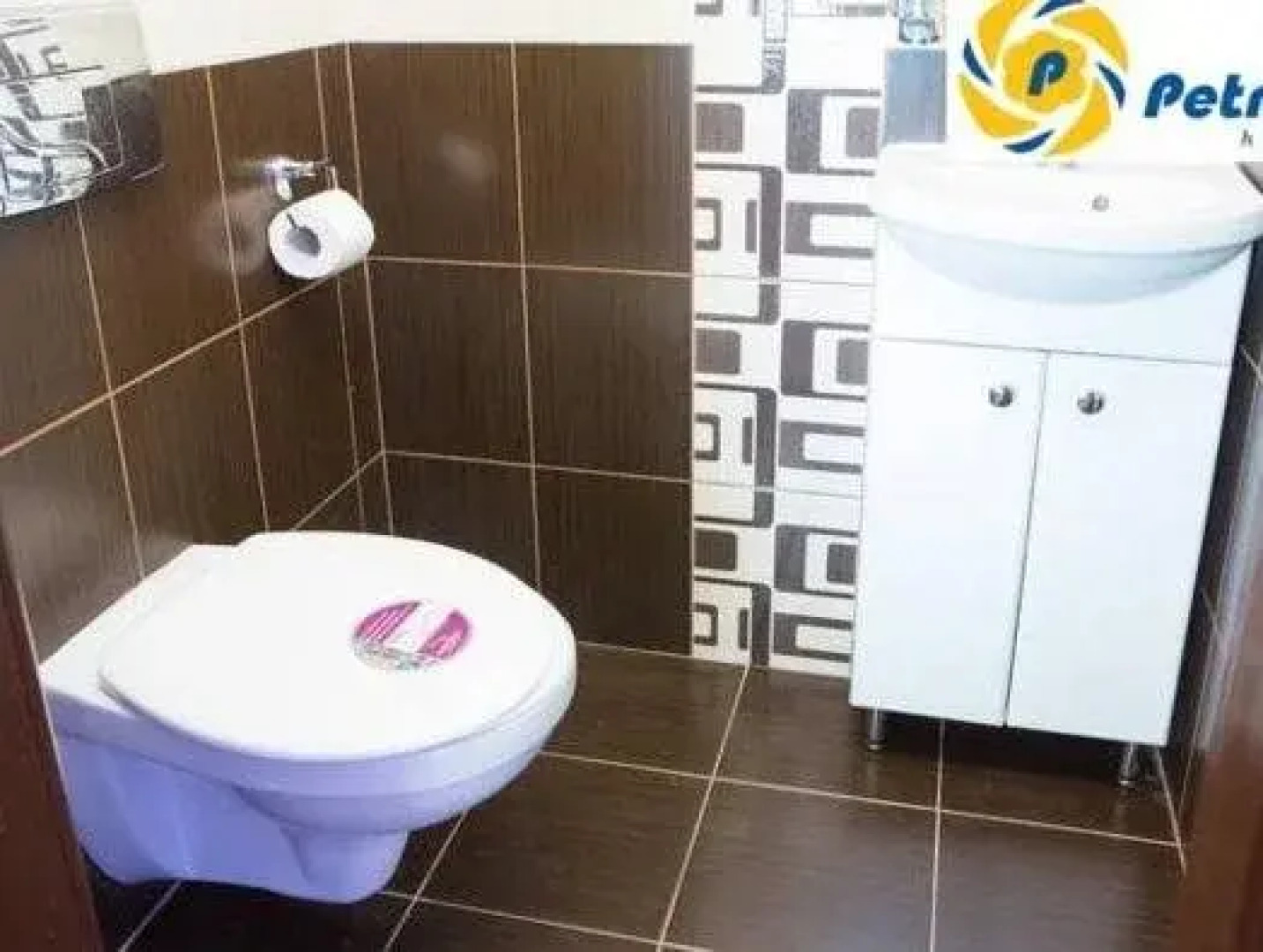 Petrani Хостел