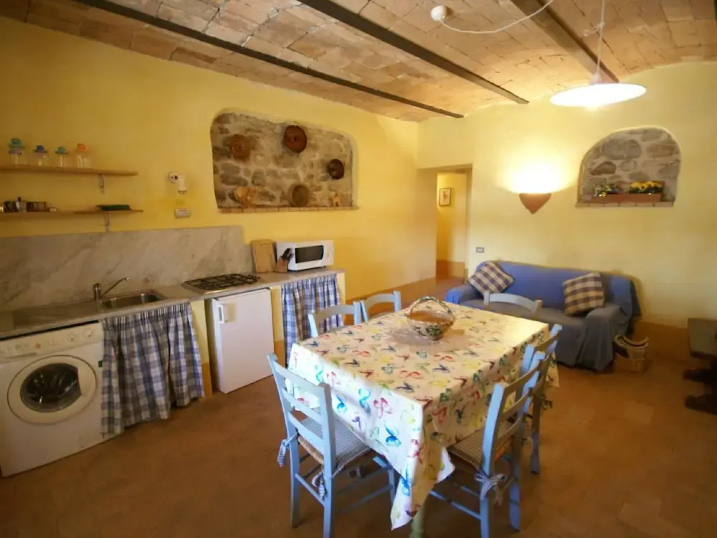 Cosy Apartment With Communal Pool and Stunning Views